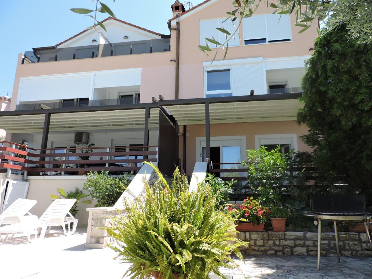 Berat Apartment Воднян Екстериор снимка