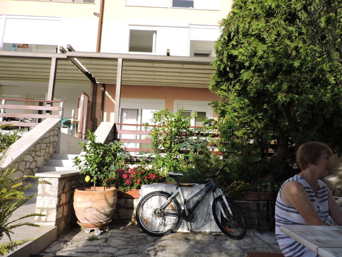 Berat Apartment Воднян Екстериор снимка